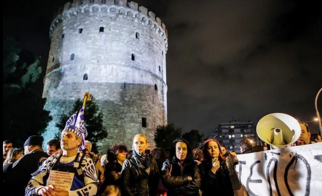 Çipras'a destek, Merkel'e tepki: 'Boyun eğmeyeceğiz!'