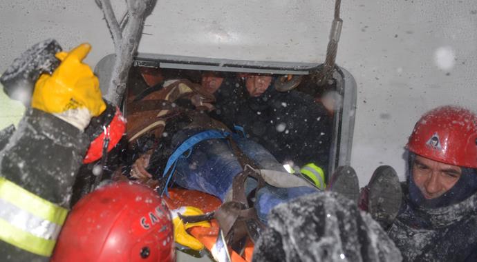 Konya'da yolcu otobüsü devrildi: 25 yaralı Konya'da yolcu otobüsü devrildi: 25 yaralı