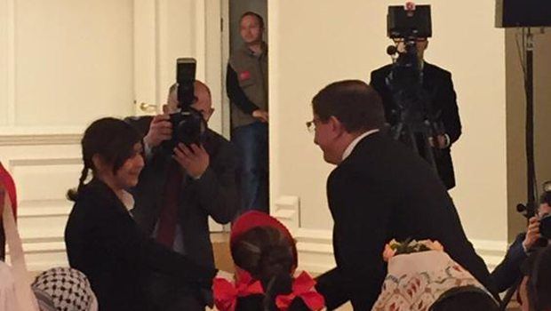 Davutoğlu'nun yeni koruması şaşırttı!