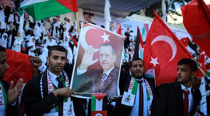 Gazze'de iki bin çift dünya evine girdi Gazze'de iki bin çift dünya evine girdi