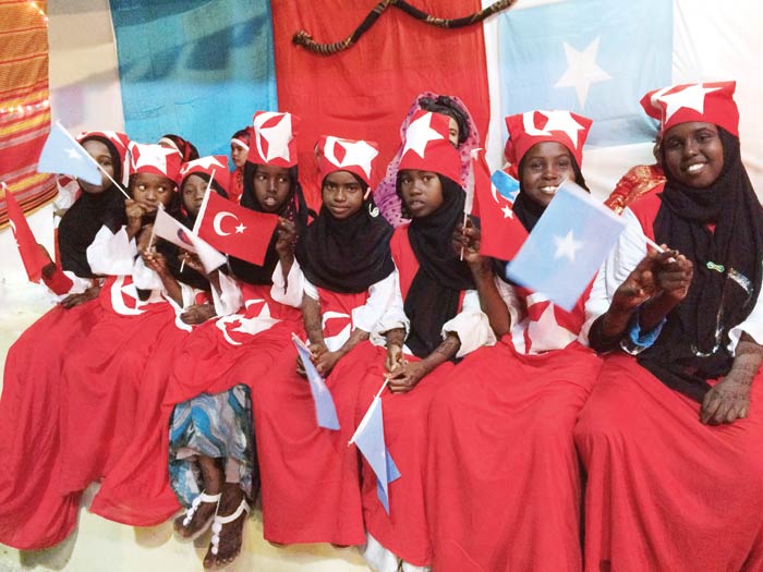 Çocuklardan Erdoğan'a: Adiga hadad iman laheen waa dhimaan lahen Çocuklardan Erdoğan'a: Adiga hadad iman laheen waa dhimaan lahen