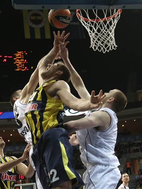 Fenerbahçe Turow'u rahat geçti: 89-74 Fenerbahçe Turow'u rahat geçti: 89-74