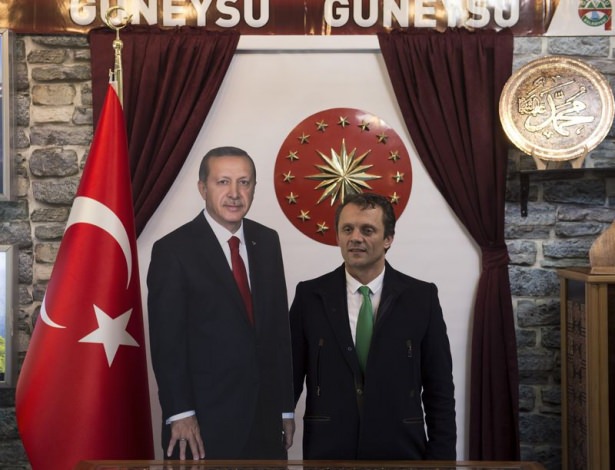 Erdoğan'ı gören kuyruğa girdi!