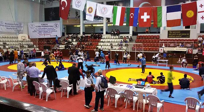 Başakşehir'in Yıldızları İzmir'de parladı Başakşehir'in Yıldızları İzmir'de parladı