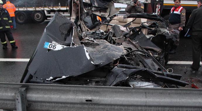 Bolu'daki feci kazada ünlü işadamı hayatını kaybetti Bolu'daki feci kazada ünlü işadamı hayatını kaybetti