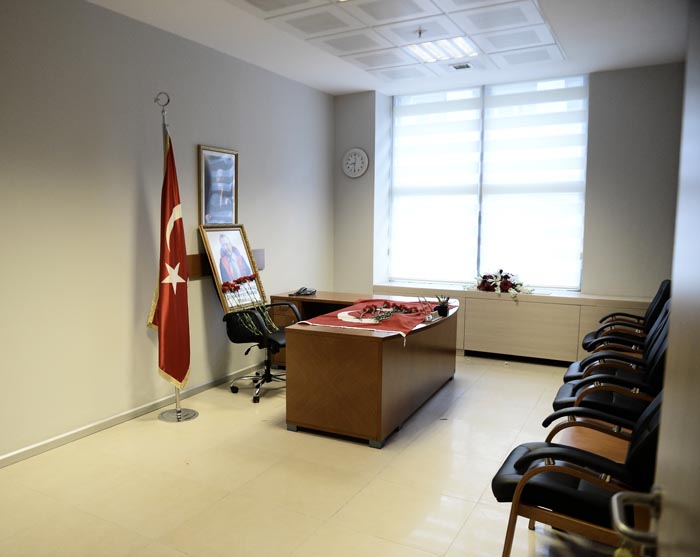 Savcı Mehmet Selim Kiraz şehit edildiği odada anıldı Savcı Mehmet Selim Kiraz şehit edildiği odada anıldı