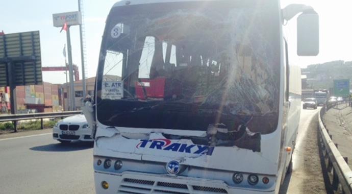 TEM'de kaza: 1 ölü, 4 yaralı TEM'de kaza: 1 ölü, 4 yaralı