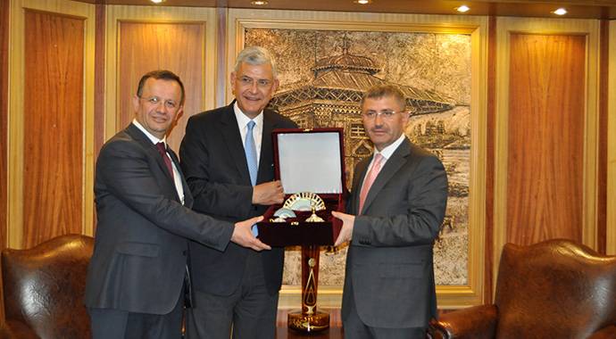 Başörtülü kızlarımız AK Parti ile okuma fırsatı buldu Başörtülü kızlarımız AK Parti ile okuma fırsatı buldu