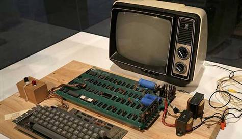 Apple'ın ilk bilgisayarı rekor fiyata satıldı