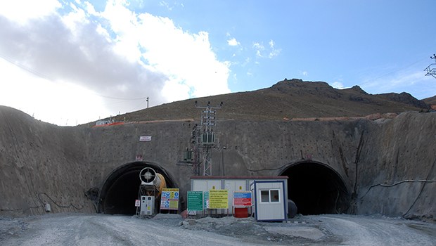 Ovit Tüneli'ndeki çalışmalara durdurma kararı Ovit Tüneli'ndeki çalışmalara durdurma kararı