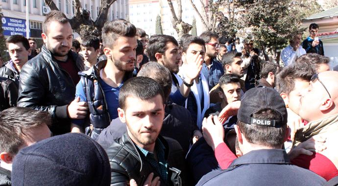 Yozgat'ta Kadınlar Günü etkinliğinde arbede çıktı Yozgat'ta Kadınlar Günü etkinliğinde arbede çıktı