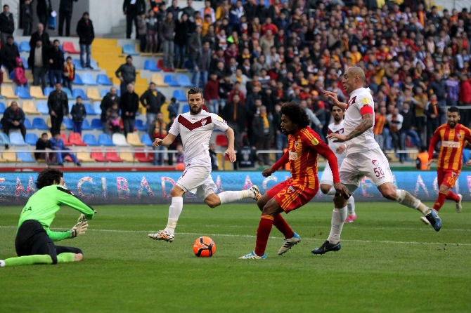 Kayseri 1 attı 3 aldı Kayseri 1 attı 3 aldı