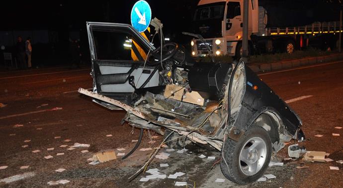 Kırıkkale'de korkunç kaza! Otomobil ikiye bölündü, 8 yaralı Kırıkkale'de korkunç kaza! Otomobil ikiye bölündü, 8 yaralı