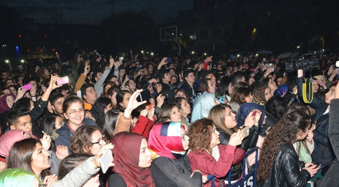 Zakkum'dan sevenlerine müjde