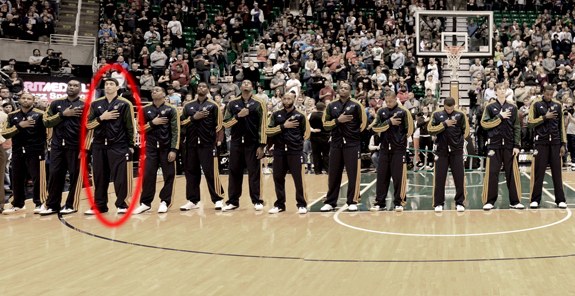 NBA oyuncusu Waiters: 'Ben Müslümanım o marşı okumam' NBA oyuncusu Waiters: 'Ben Müslümanım o marşı okumam'