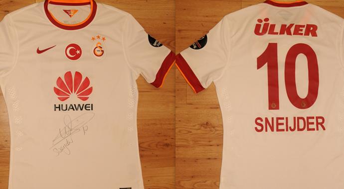 Sneijder'den eğitime destek Sneijder'den eğitime destek