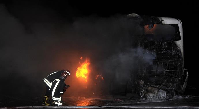 Gezi otobüsünde yangın çıktı