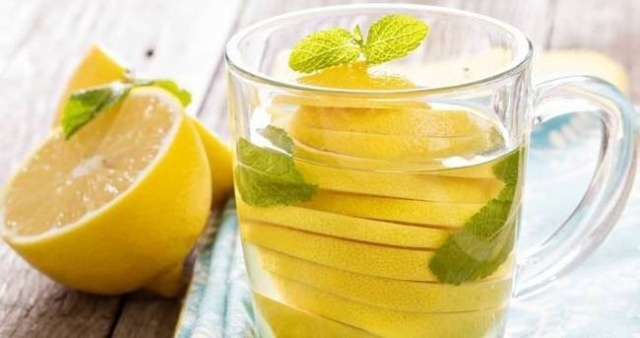 Limonlu su içmenin faydaları saymakla bitmiyor