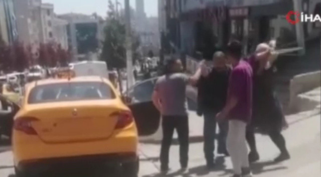 Taksimetre ücretine itiraz eden kadın ortalığı birbirine kattı https://www.turkiyegazetesi.com.tr/yasam/863256.aspx