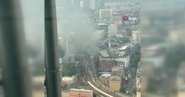 Londra'da metro istasyonunda yangın