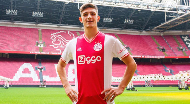 Trabzonspor futbolcu fabrikası Ajax'a 9.5 milyon euroya stoper sattı! Ahmetcan Kaplan resmen Hollanda devinde...