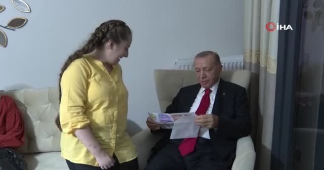 Vatandaşın davetini kıramadı: Erdoğan Esenler'de bir aileye konuk oldu